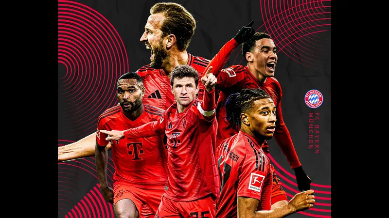 Cầu thủ Bayern Munich và Augsburg đang tranh chấp bóng