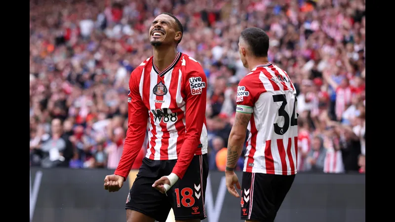 Brentford và Sunderland thi đấu trong trận bóng